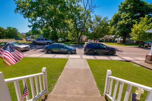 Historic Town Square Bungalow In Heart Of Brighton Atoka 外观 照片